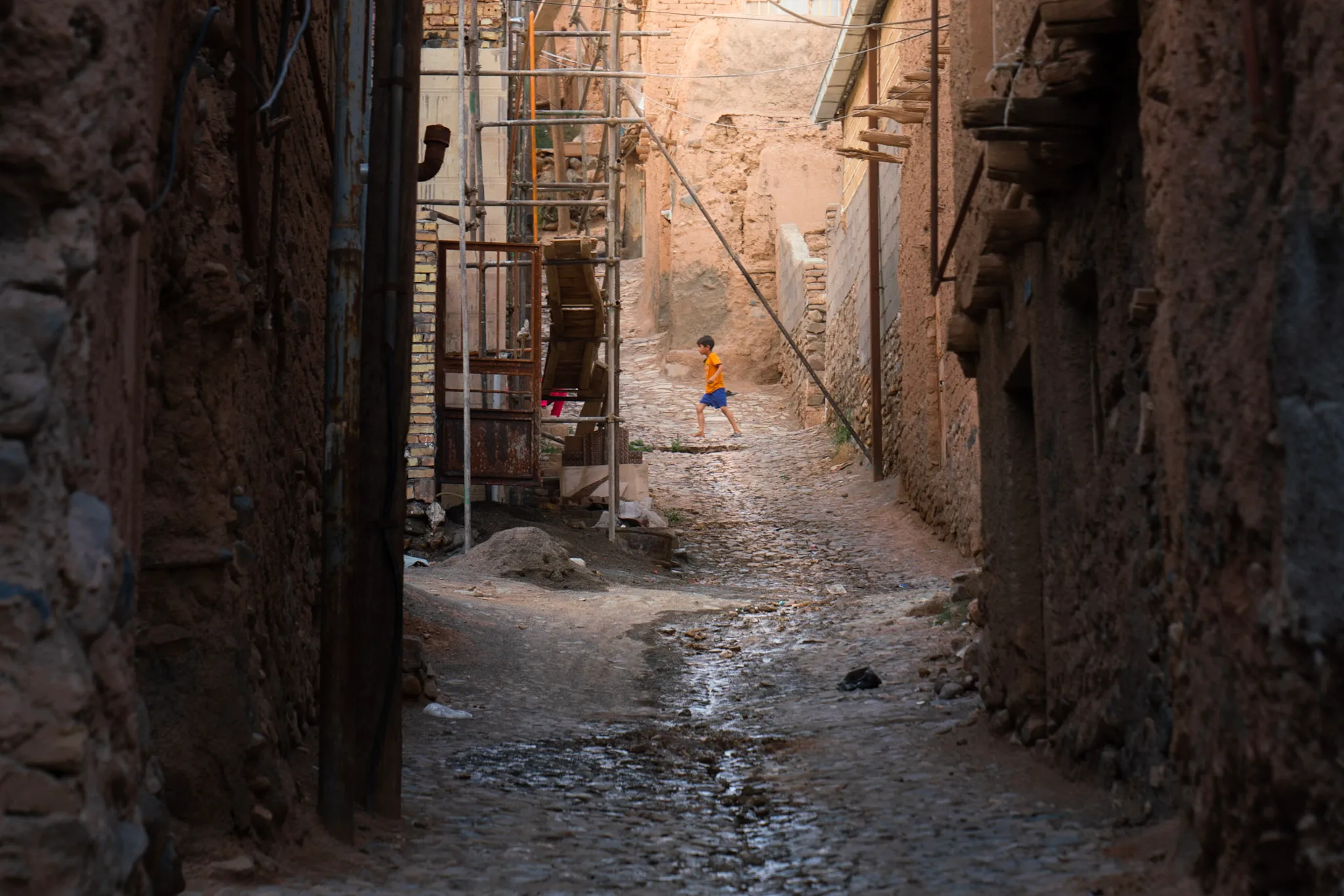 العدّاء في الزقاق