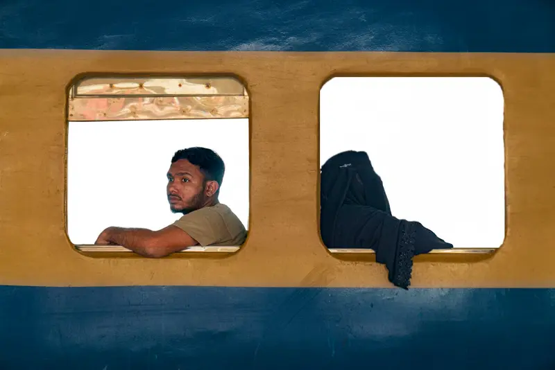 عوالم متضادة