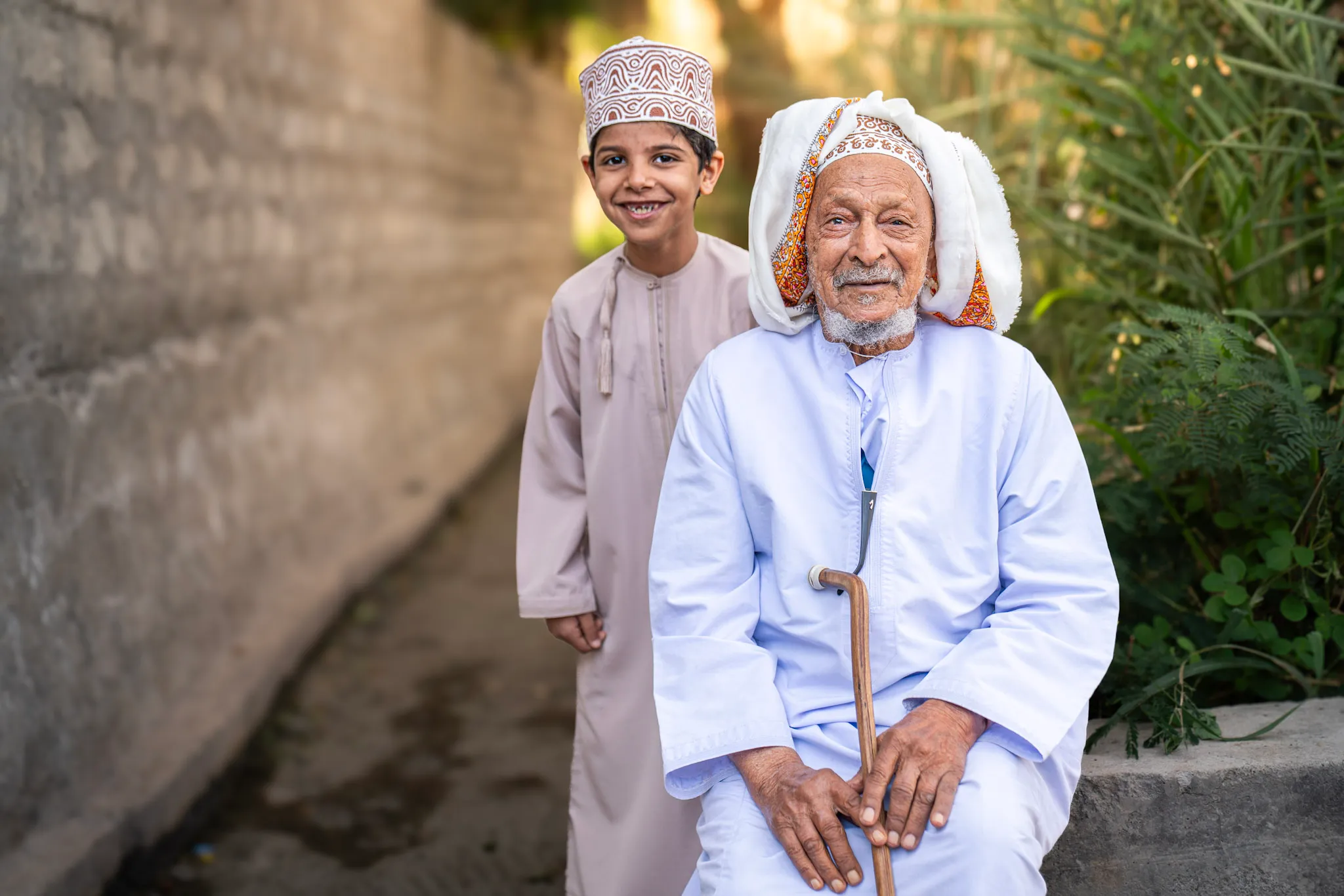 تسعون عامًا بينهما