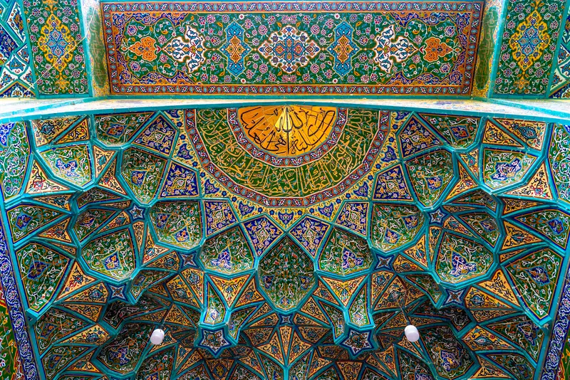 نصف الشمس الذهبي