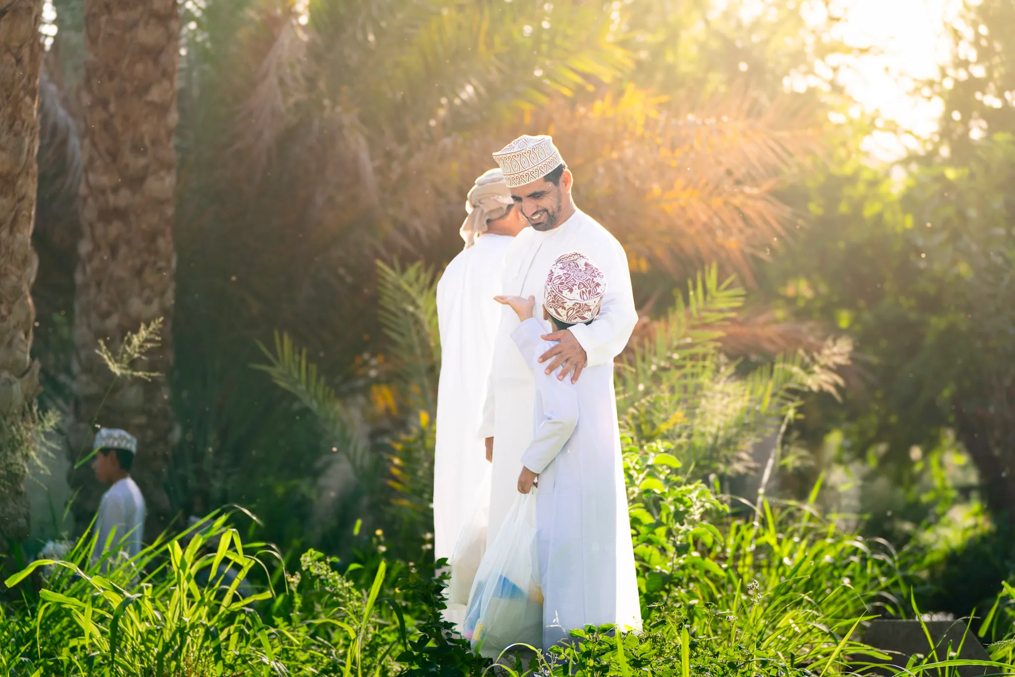 عائدٌ بأكياس العيد
