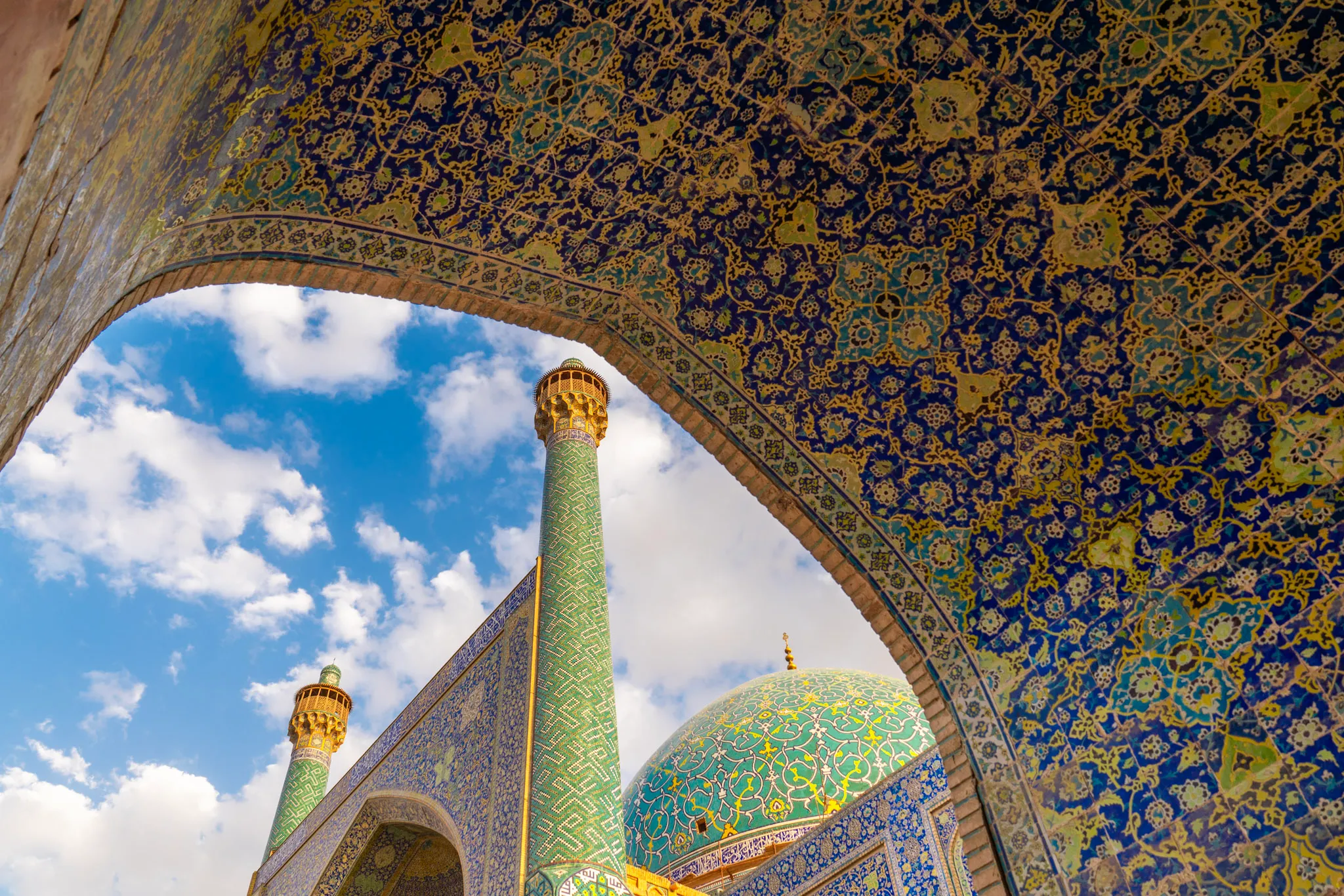 عبر العقد