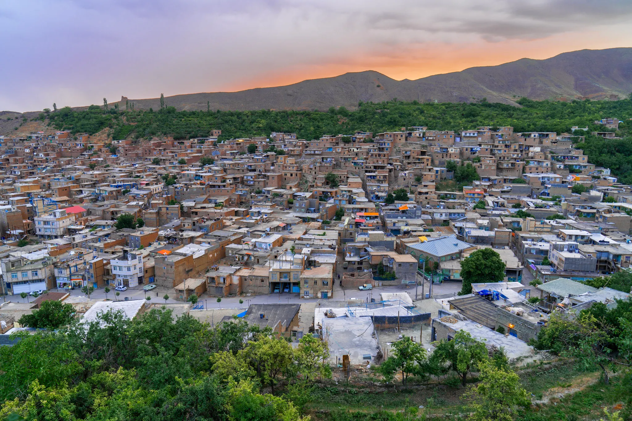 القرية عند الغسق
