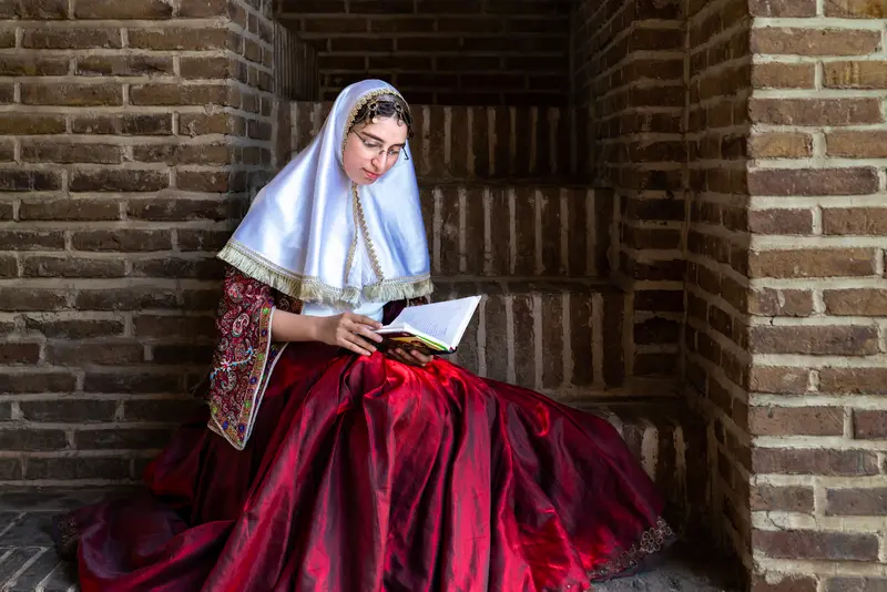The Reader in Red